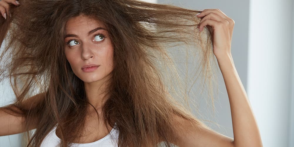 Comment aider les cheveux fragilisés à retrouver force et éclat