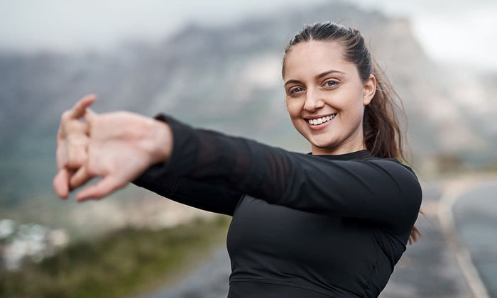 femme sportive étirements