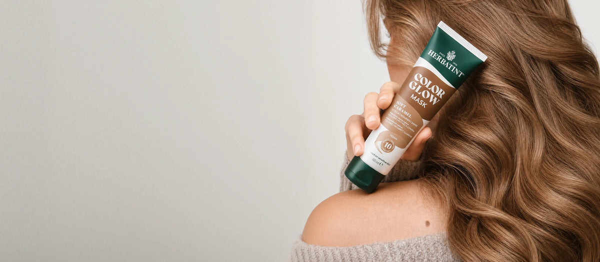 Innovation Herbatint : masque colorant. Coloration semi-permanente : 10 min de pose, 97 % d'ingrédients d'origine naturelle.
